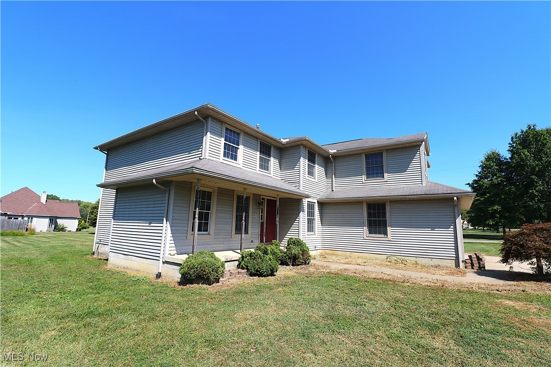 Bring your vision to life! This spacious 4-bedroom, 2-bath home offers nearly 2,800 sq ft of potential on a generous 1.39-acre lot. Located just outside Milan/Norwalk on State Route 113 E, in Edison School District, this property is ideal for someone looking to renovate or invest!
While the home needs updates and repairs, it offers a functional layout, large bedrooms, full basement, and a 2-car garage. Whether you're a homeowner ready to take on a project or an investor looking for value, this property is priced to reflect the work required.
Don't miss your chance to create something special in a peaceful country setting with quick and easy access to city convenience.