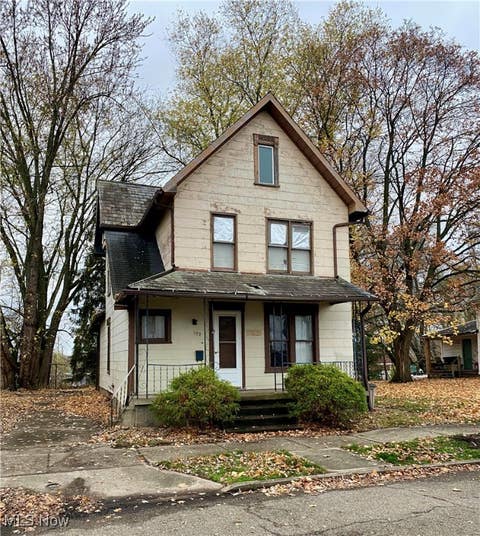 Photo for 152 Saint Clair Avenue SE