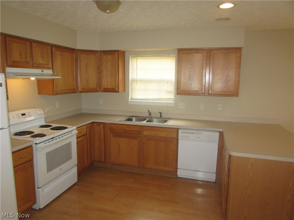 Creekside/Pleasant Lakes Condo - Residential