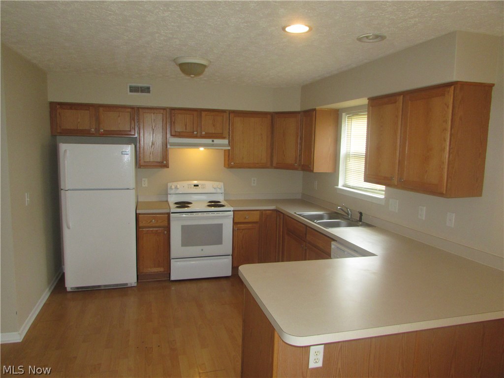 Creekside/Pleasant Lakes Condo - Residential