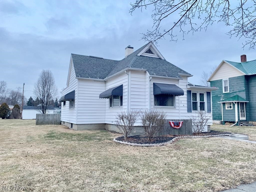 Charming 1-Story home located close to Tiffin University. This home boasts a large living room, a formal dining room for entertaining family & friends, an updated kitchen with lots of cupboard space and updated bath. The laundry is conveniently located on the first floor and is furnished with a newer washer & dryer. A large deck with a retractable awning over-looks the back yard and is a great space for outside entertaining. The sellers have added additional peace of mind by offering a home warranty.