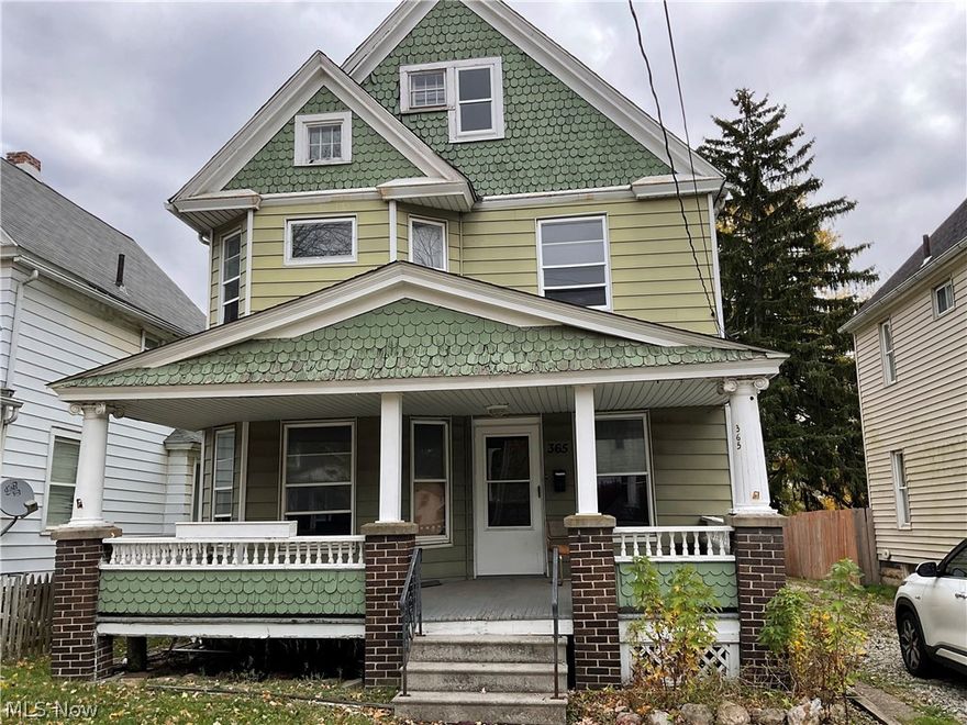 Four bedroom, one bathroom colonial looking for the right investor, contractor or handy homeowner to bring this home back to life.