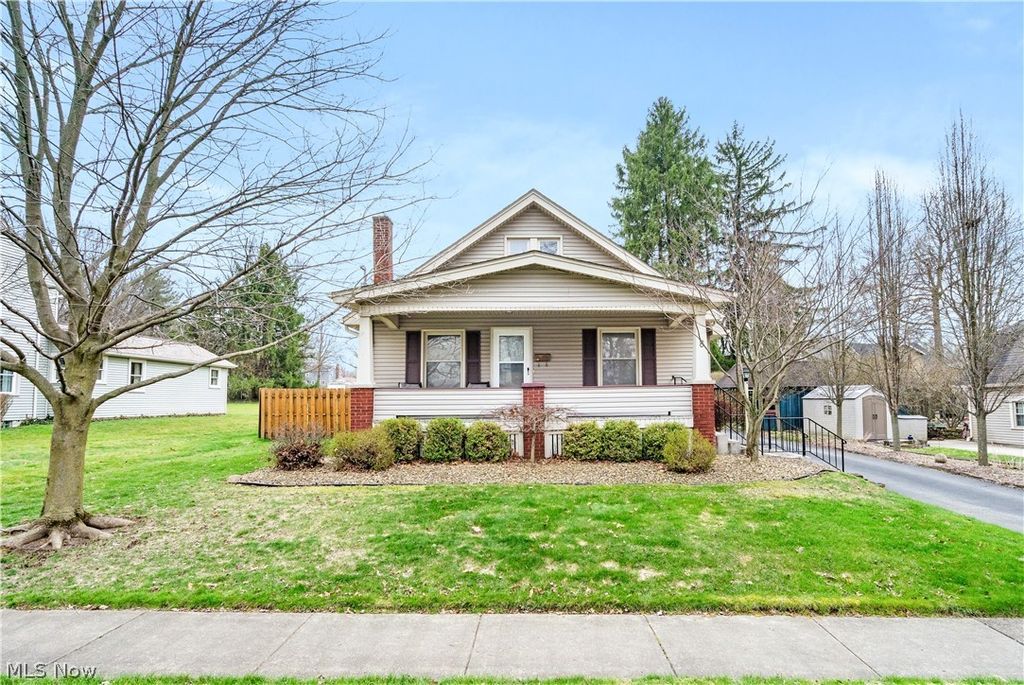 Photo of 8 Nesbitt Street, Poland, OH 44514 (MLS # 5199412)