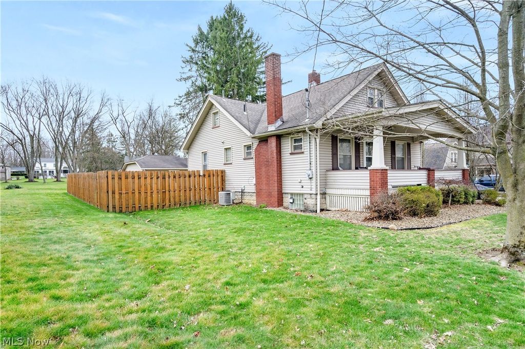 Photo of 8 Nesbitt Street, Poland, OH 44514 (MLS # 5199412)