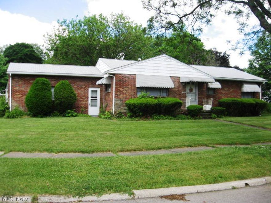 1894 Evergreen in the Firestone Park Beverly Park area.  This brick Ranch with 3 bedrooms offers a large eat-in kitchen with newer vinyl flooring and hardwood flooring throughout.  Very nice sized rooms and plenty of closet space.  The lower level has high ceiling just waiting for your finishing touch for a large rec room.  The home also offers a concrete drive and attached garage.  Call today for your private showing.