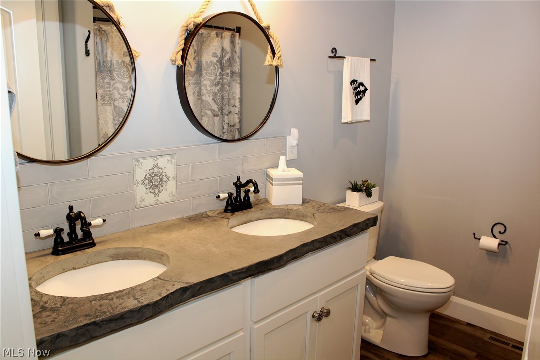 Craig Cove Condominiums - Residential