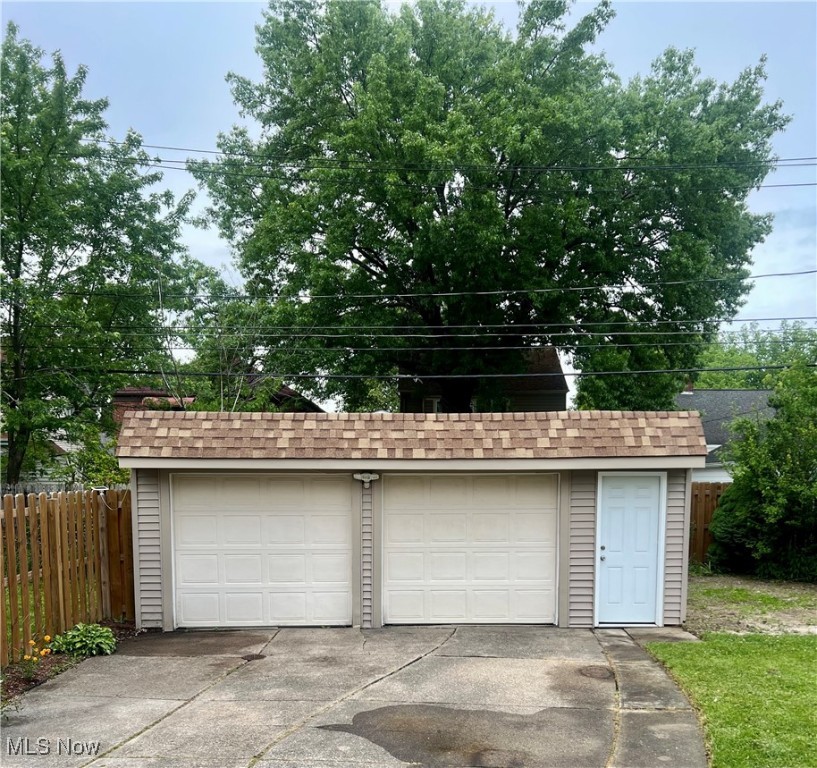 7506 Renwood Drive, Parma, Ohio image 14