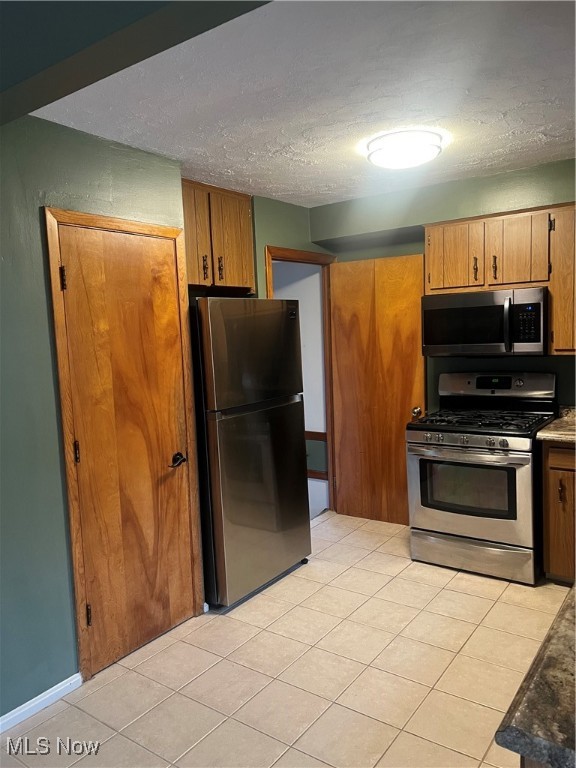 7506 Renwood Drive, Parma, Ohio image 4