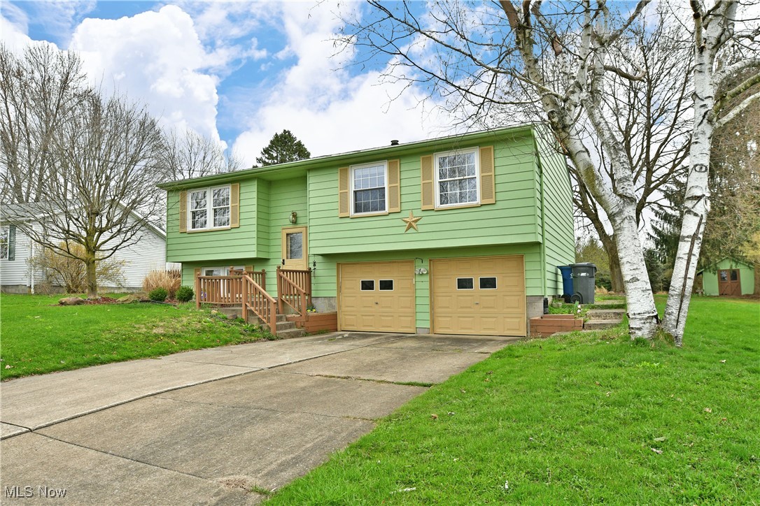 8094 Castle Rock Drive, Warren, Ohio image 2