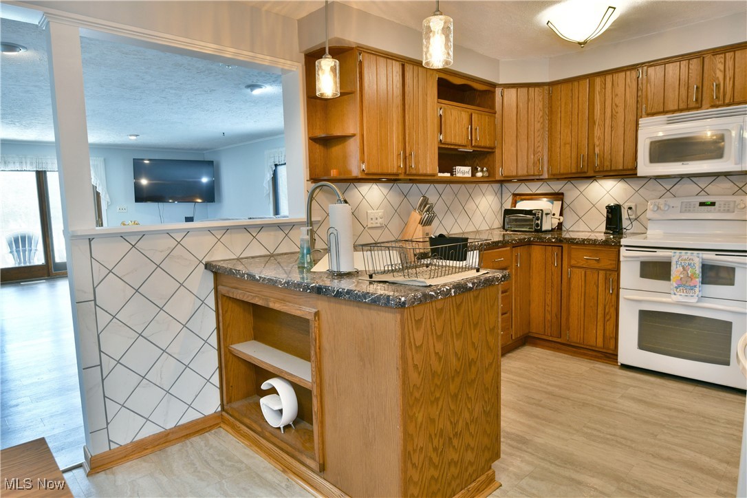 8094 Castle Rock Drive, Warren, Ohio image 12