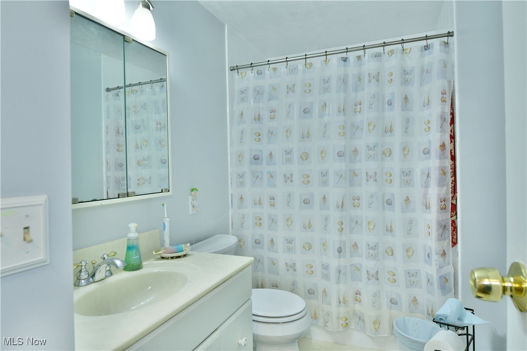8094 Castle Rock Drive, Warren, Ohio image 22
