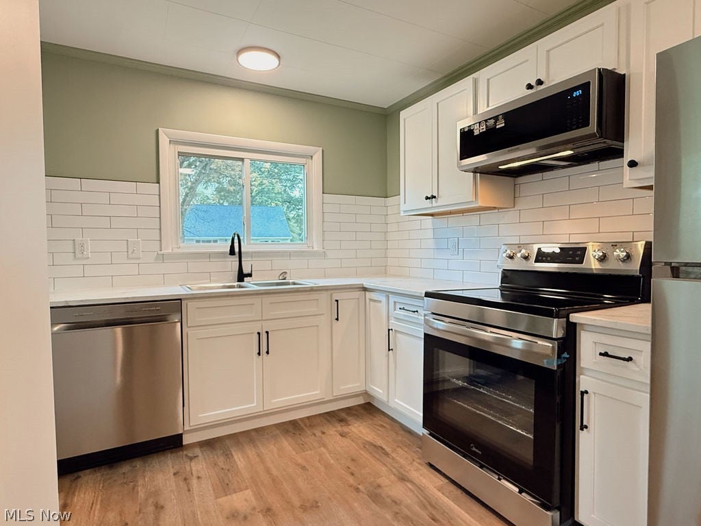 3086 Greenfield