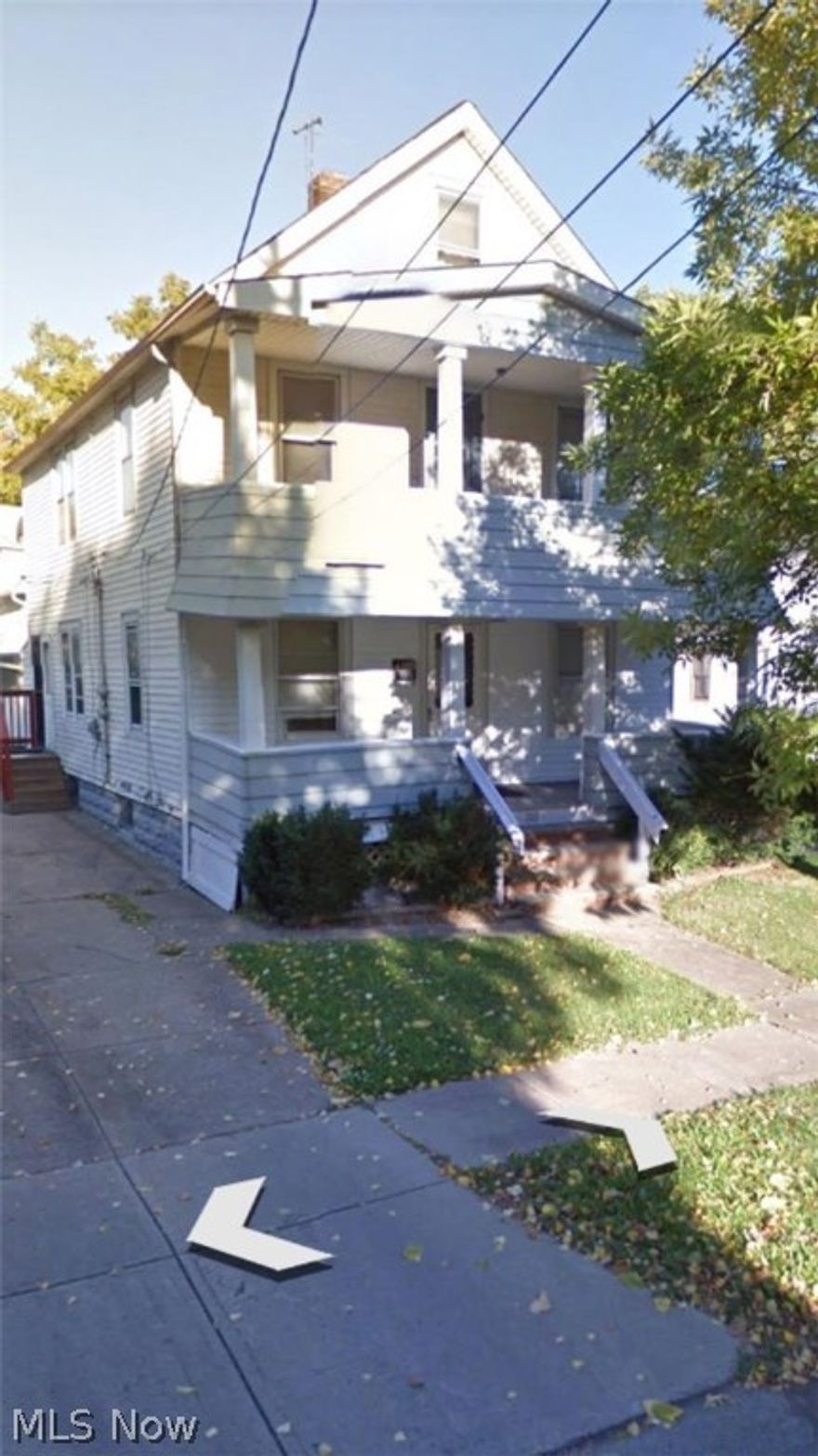 One single family home and one duplex located on the same parcel. 2 houses north of Waterloo. Walk to all that the new Waterloo district has to offer.  Great investment opportunity.