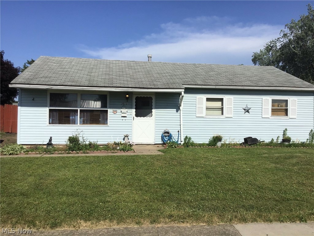 Come visit this Ranch Style Home in need of some updating and repairs. Newer furnace and electrical and blow in insulation well established resdiential neighborhood in area of homes of greater valve. Possible 4th bedroom.