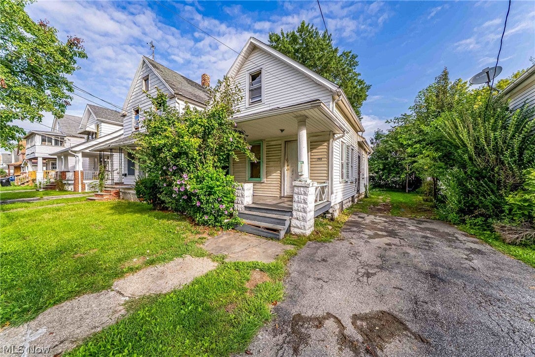 2908 Roanoke Avenue