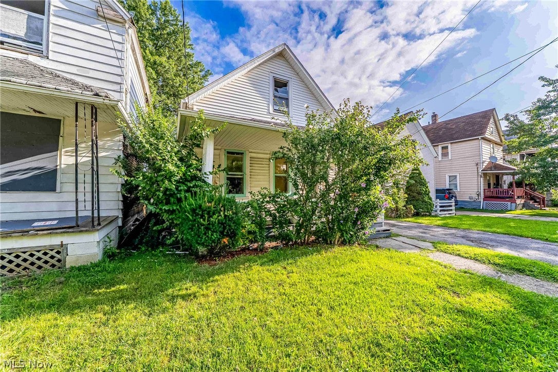 2908 Roanoke Avenue