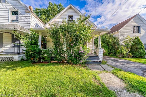 Homes For Sale - 2908 Roanoke Avenue<br/> Cleveland, OH 44109