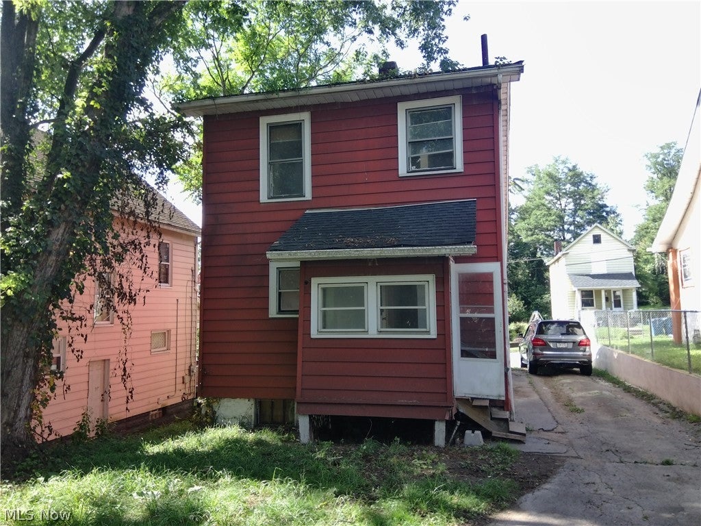35 Palmer Avenue