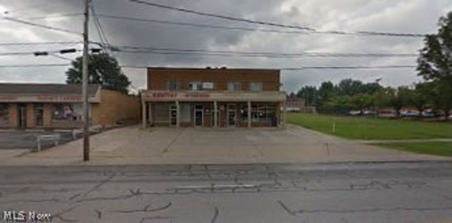 850 sq ft Office/medical space for lease. New flooring. Freshly painted. 2 restrooms. Waiting room. Reception area. Kitchenette. 4 rooms for office, etc. Located on the 2nd floor, facing Pearl Rd.