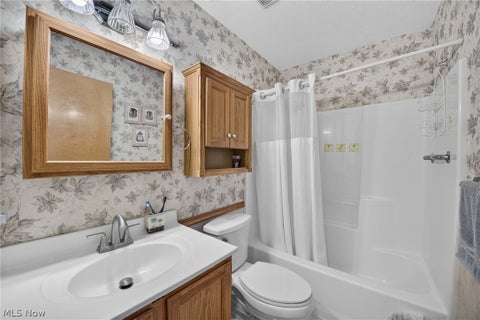 Tiny photo for 5900 S Mayflower Drive, Lorain, OH 44053 (MLS # 5254062)