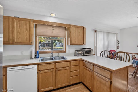 Tiny photo for 5900 S Mayflower Drive, Lorain, OH 44053 (MLS # 5254062)