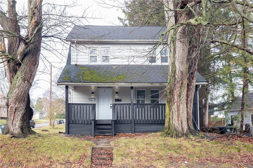 This property could be for an investor/landlord or it could be for a first time home owner. Home just needs a
little TLC