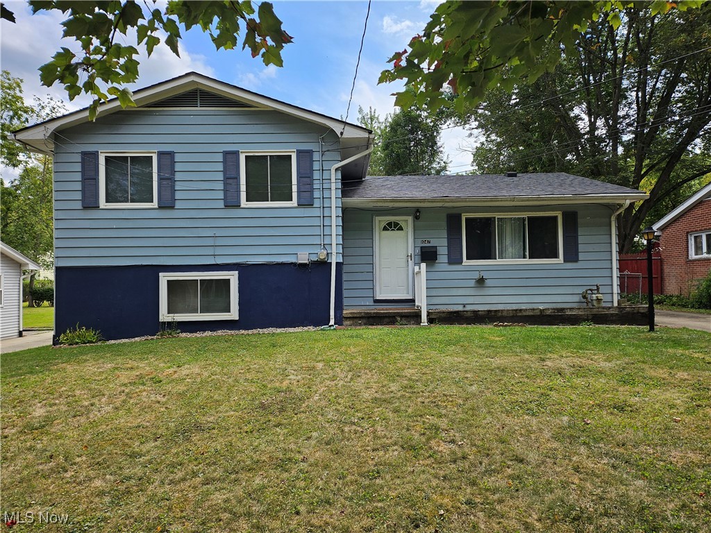 Move in ready three level split home with beautiful hardwood floors throughout the home, that features 2 full bathrooms, a very large bonus/family room, that leads to one of the full bathrooms and also the laundry room then out to the backyard. One of the nice features of the home is it doesn't have a lot of stairs to climb. Bedrooms may appear small, but the owner had a queen bed in the primary room and a full bed in another room.