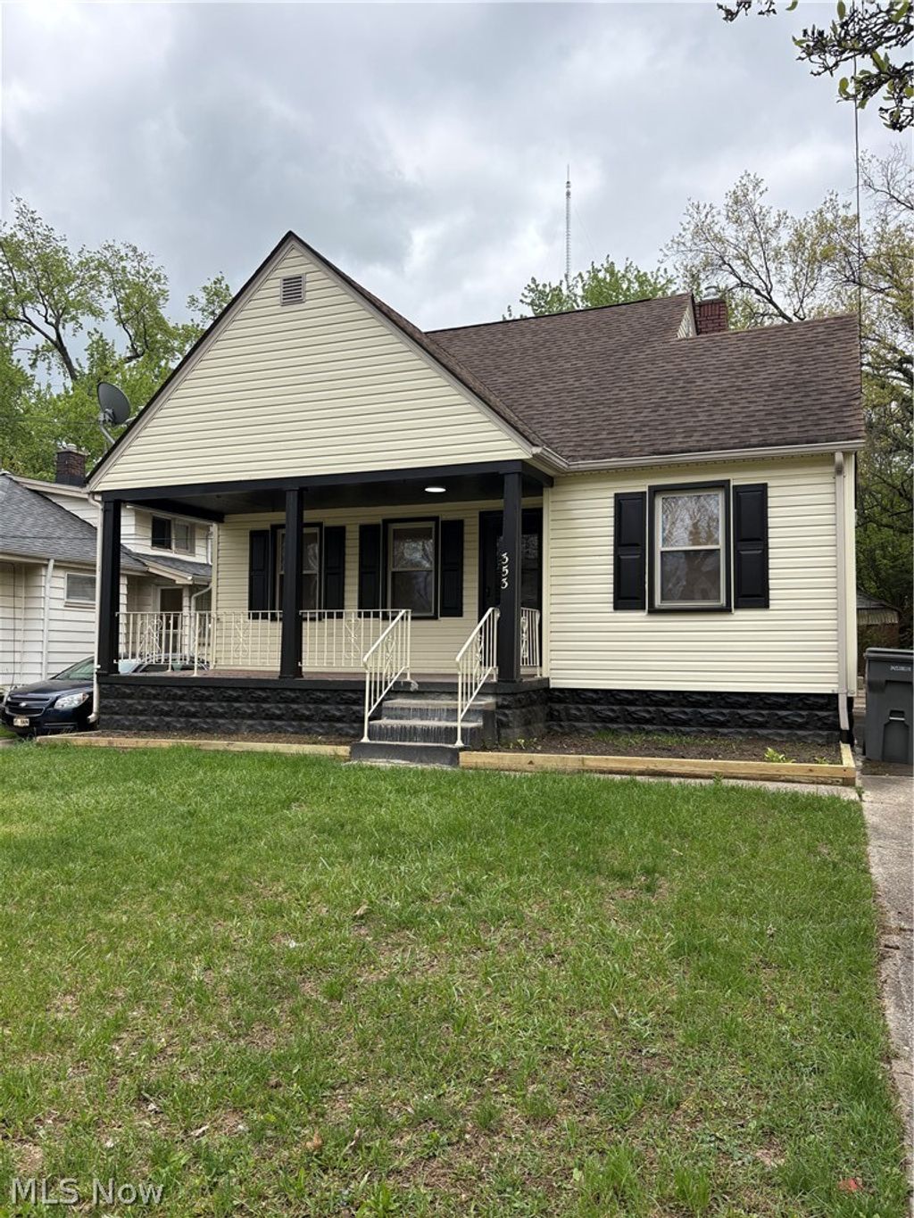 Photo of 353 Hilton Avenue, Youngstown, OH 44507 (MLS # 5207926)
