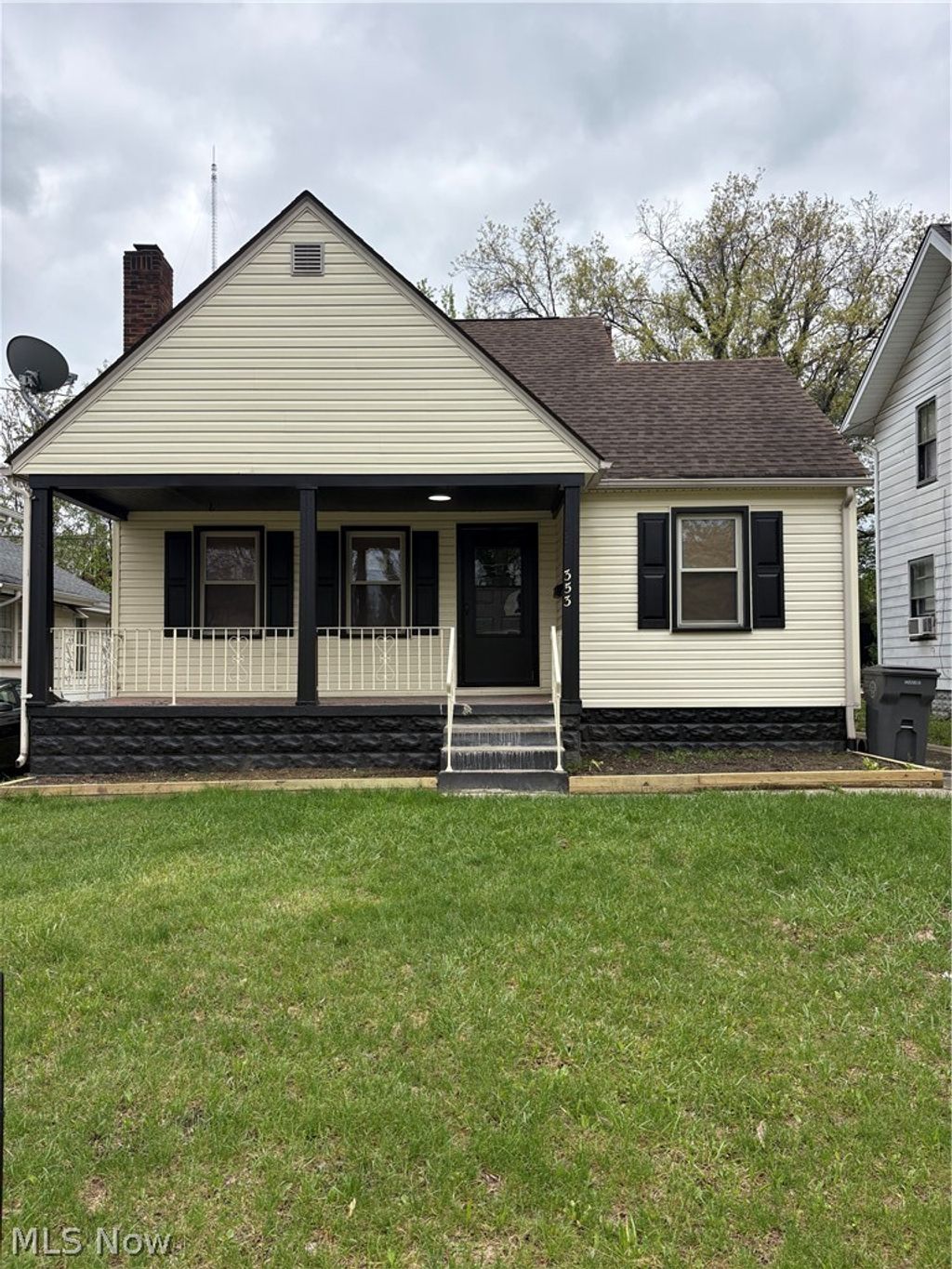 Photo of 353 Hilton Avenue, Youngstown, OH 44507 (MLS # 5207926)