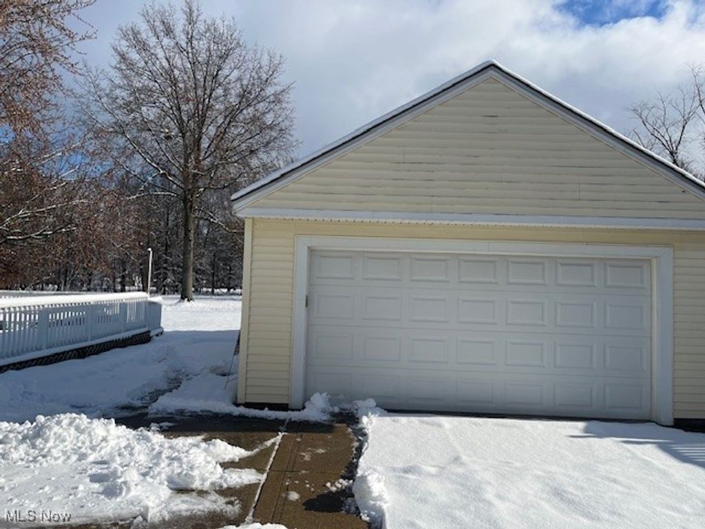 Photo of 1789 Clague Road, Westlake, OH 44145 (MLS # 5175205)