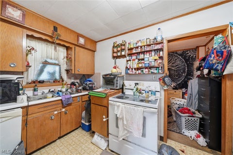 Tiny photo for 113 15th Street NW, Barberton, OH 44203 (MLS # 5210246)