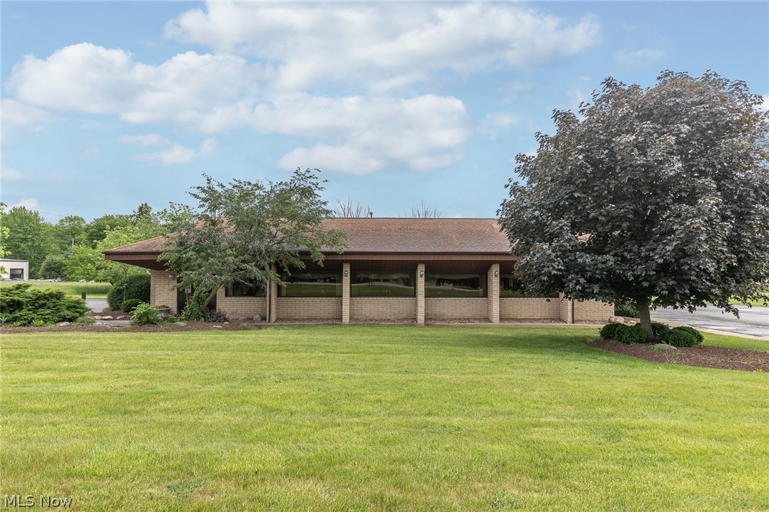 This is your opportunity to own an established restaurant, located on Center Street in North Ridgeville! Being so close to the turnpike, and highways leads to exposure to a lot of traffic and potential business!