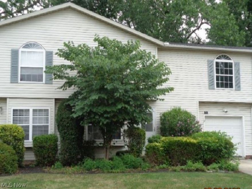 Great opportunity to buy this 2 story condo located in Mentor, OH and Bellflower Terrace Condo development with a 1 car attached garage. The interior has 1357
sq. ft. with 3 bedrooms and 1.5 bathrooms.