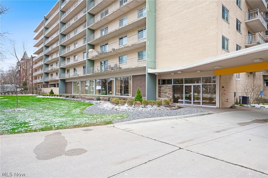 Lake Edge / West Chateau Condo - Residential