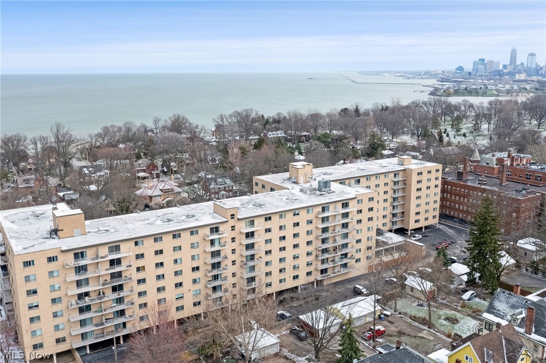 Lake Edge / West Chateau Condo - Residential