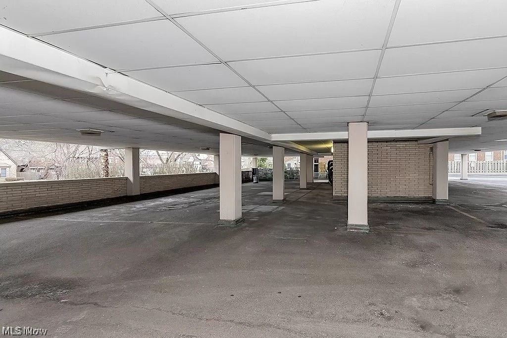 Lake Edge / West Chateau Condo - Residential