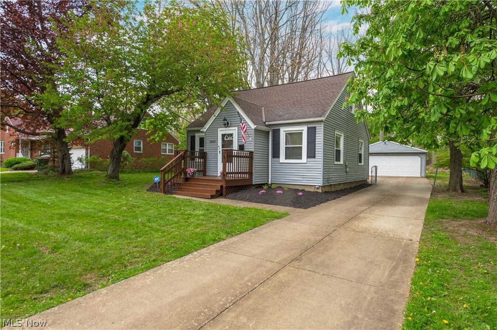Photo of 2019 Beverly Hills Drive, Richmond Heights, OH 44143 (MLS # 5206994)