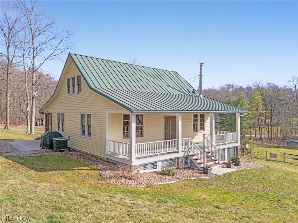 Photo of 2210 Scroll Road SW, Carrollton, OH 44615 (MLS # 5196408)