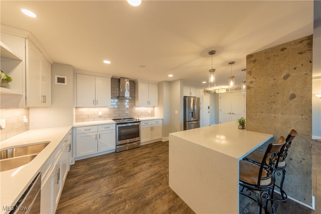 One Bratenahl Place Condo - Residential