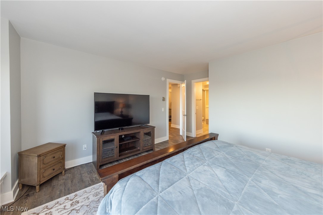 One Bratenahl Place Condo - Residential