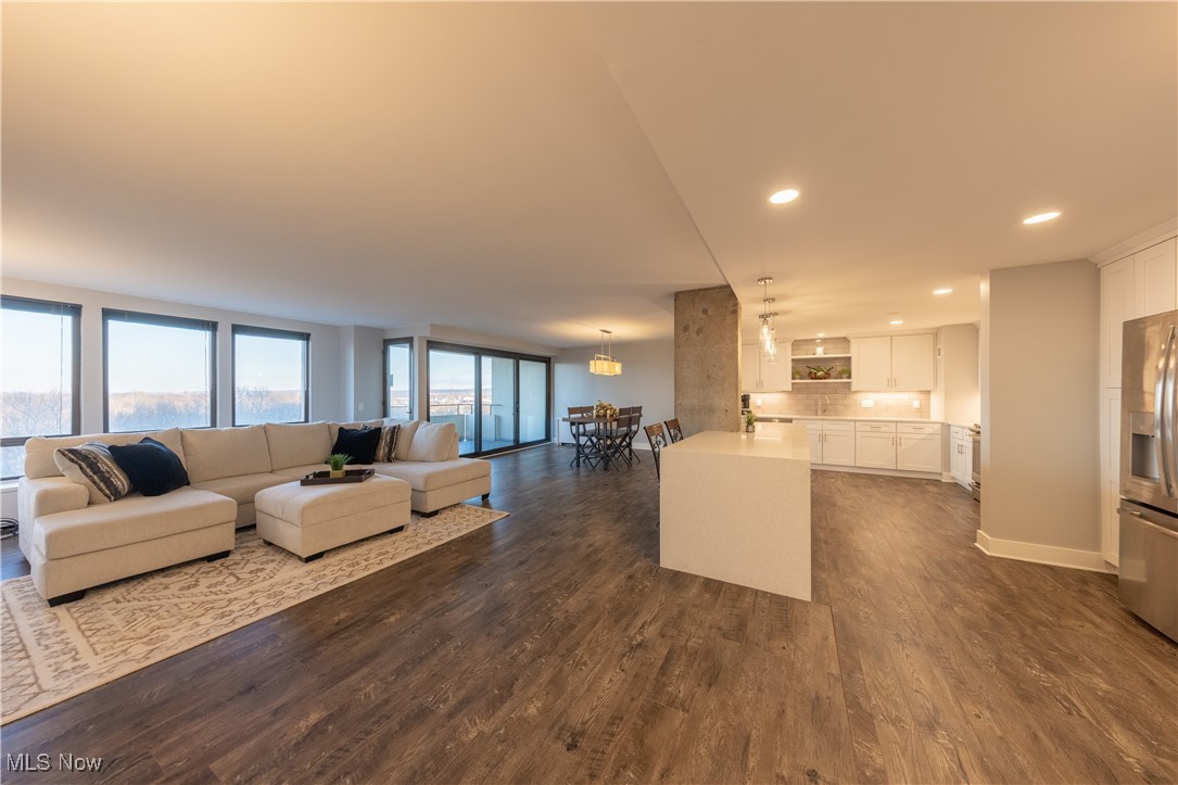 One Bratenahl Place Condo - Residential