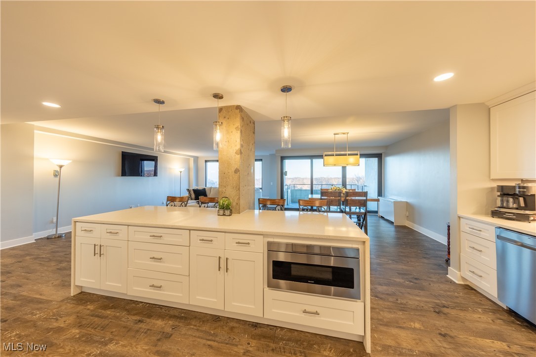 One Bratenahl Place Condo - Residential