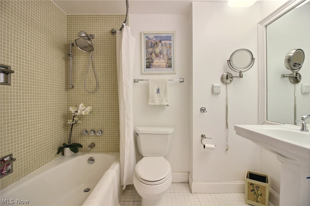 Bratenahl Place Condo - Residential