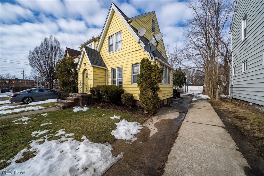 Photo of 17909 Schenely Avenue, Cleveland, OH 44119 (MLS # 5185098)