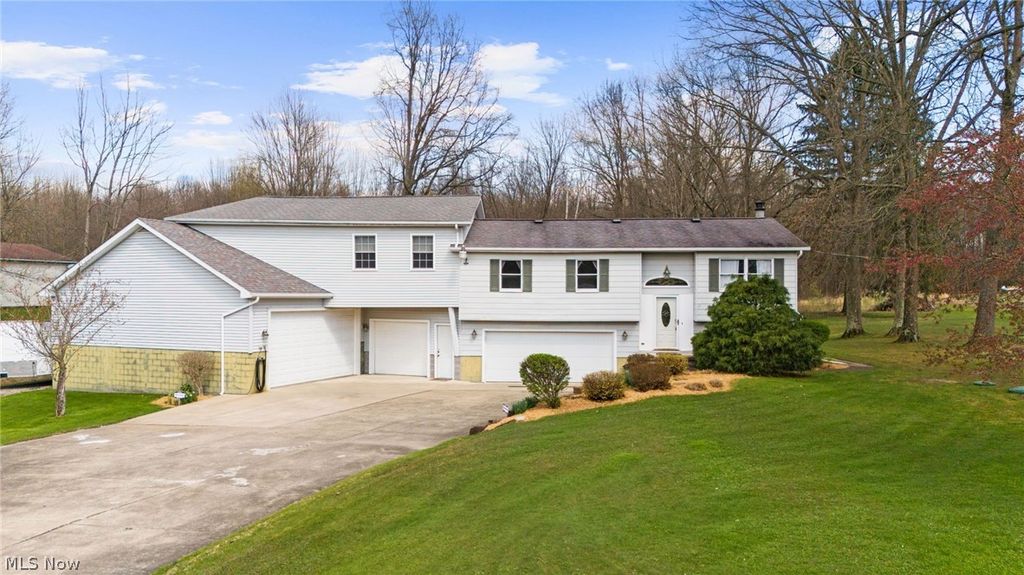 Photo of 2837 Mahan Denman Road NW, Bristolville, OH 44402 (MLS # 5200986)