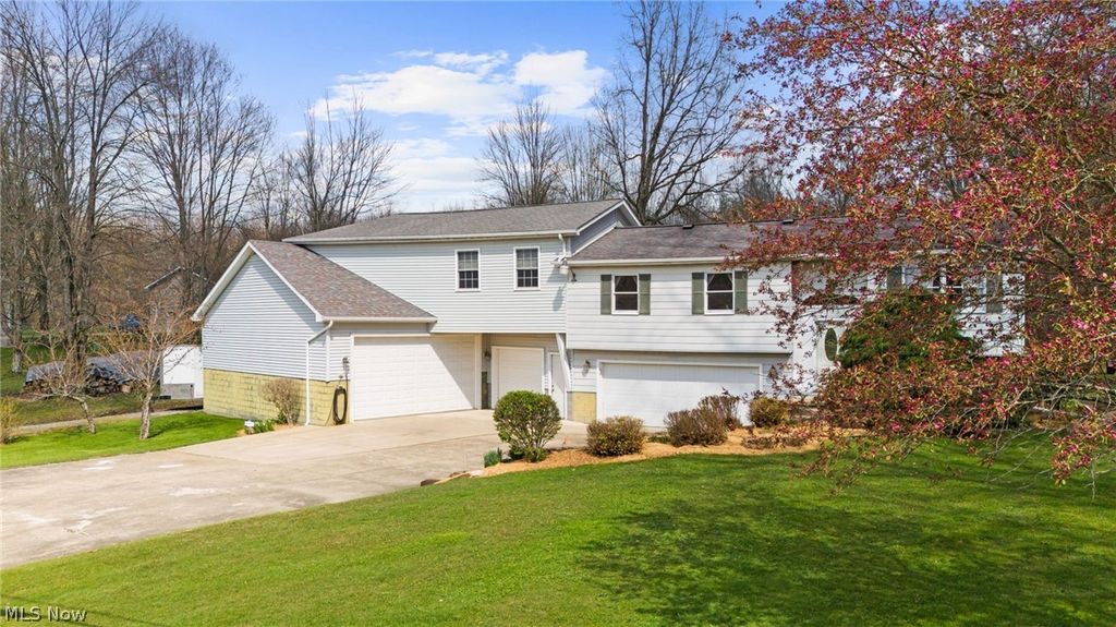 Photo of 2837 Mahan Denman Road NW, Bristolville, OH 44402 (MLS # 5200986)