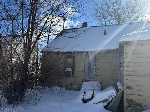 Tiny photo for 17105 Lotus Drive, Cleveland, OH 44128 (MLS # 5190259)