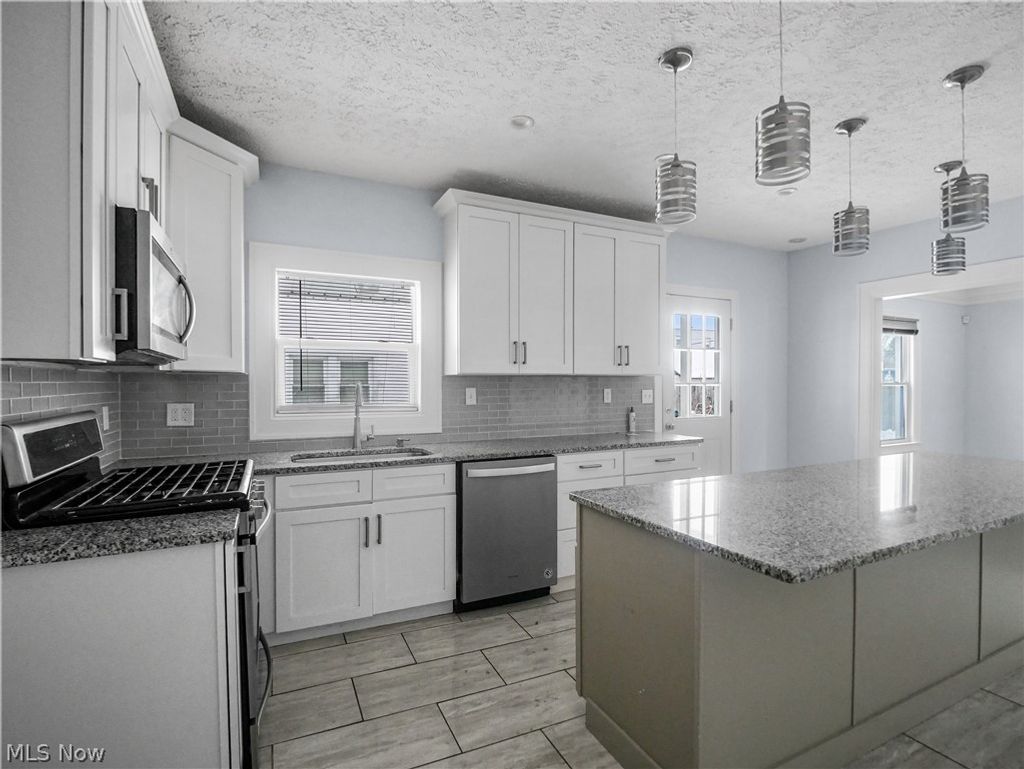 Photo of 28 Jennette Drive, Youngstown, OH 44512 (MLS # 5198700)