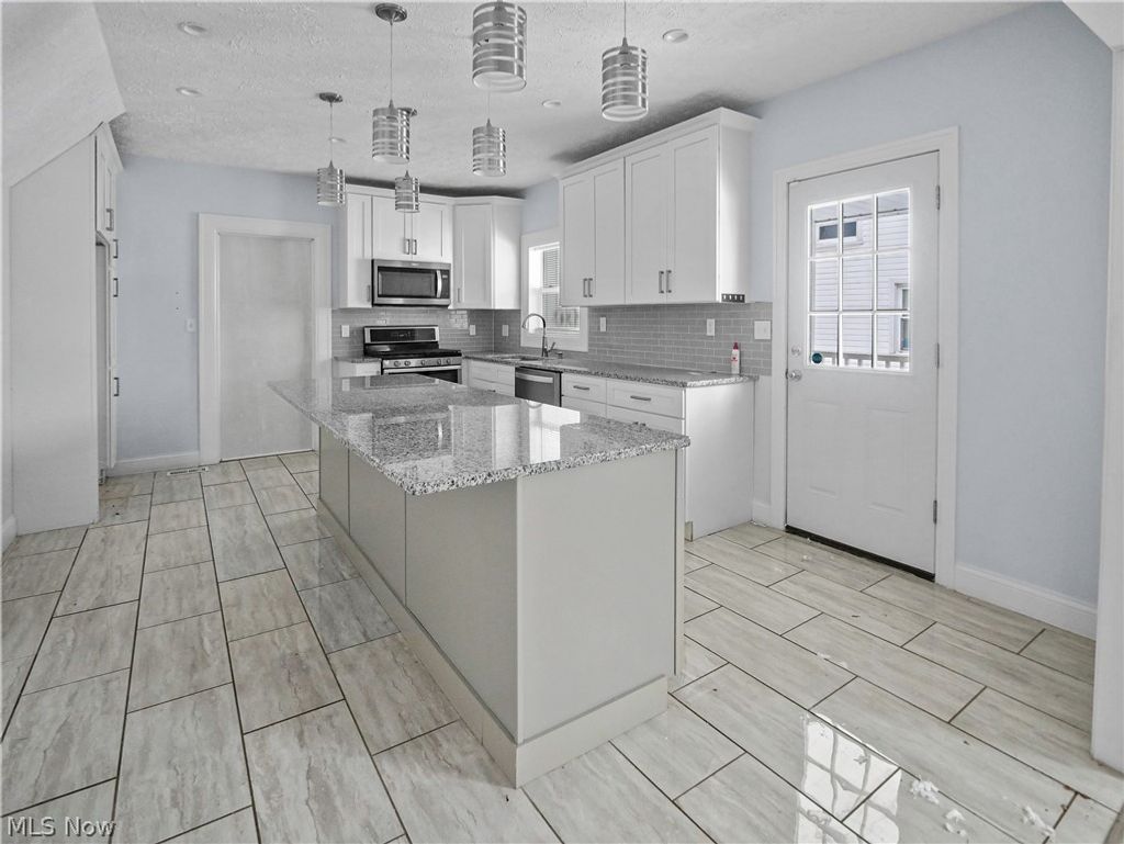 Photo of 28 Jennette Drive, Youngstown, OH 44512 (MLS # 5198700)