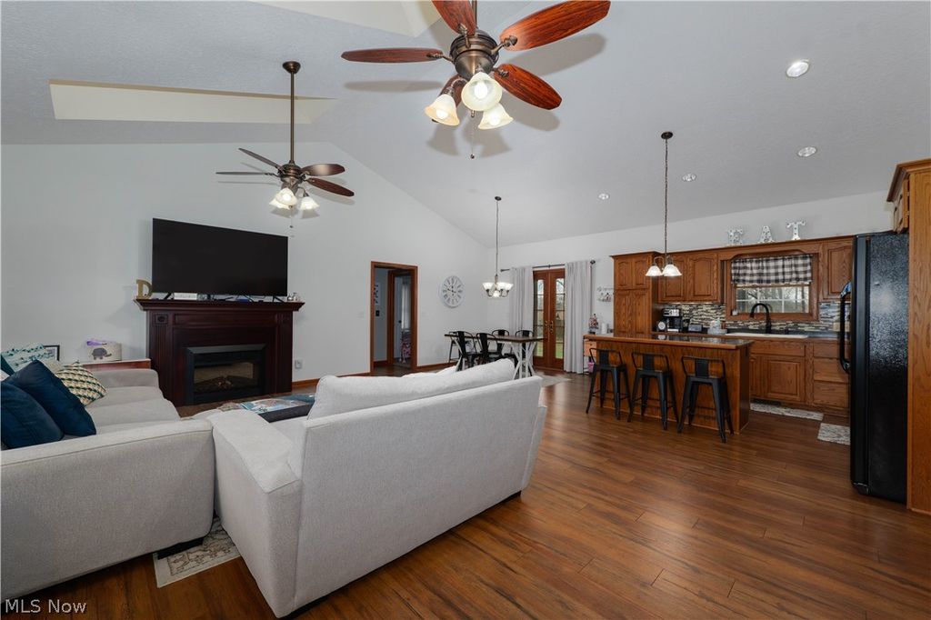 Photo of 407 31st Street SW, Barberton, OH 44203 (MLS # 5191943)